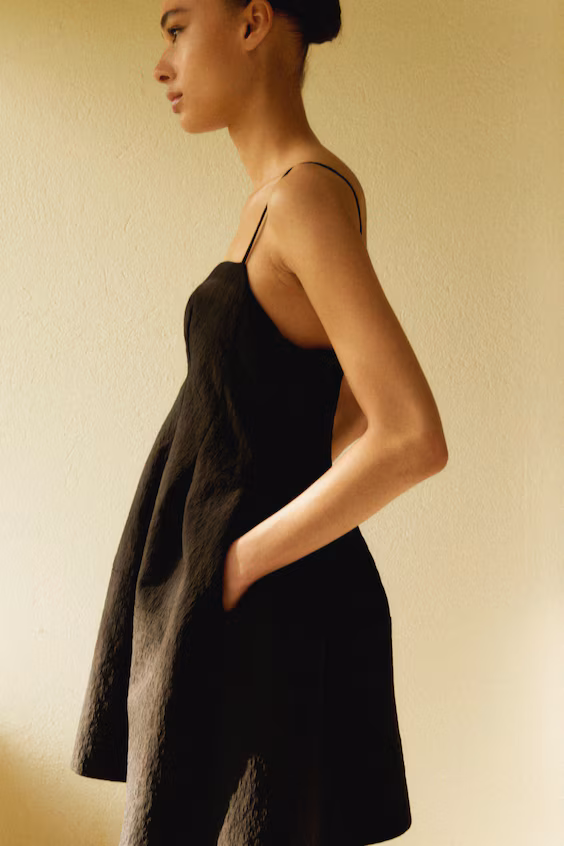 Платье с тонкими бретелями из жаккардовой ткани