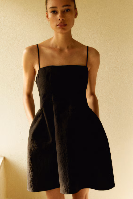 Платье с тонкими бретелями из жаккардовой ткани