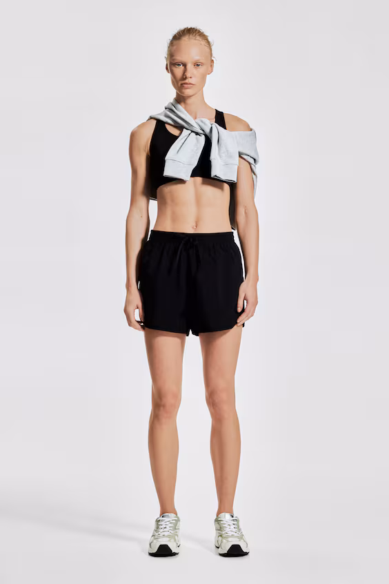 Легкие беговые шорты