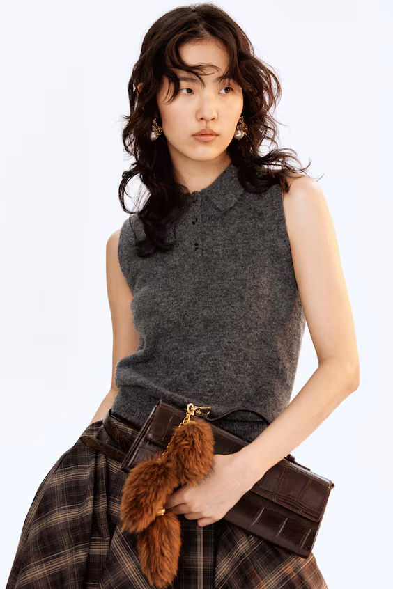 Жилет из меланжевой вязаной ткани с воротником