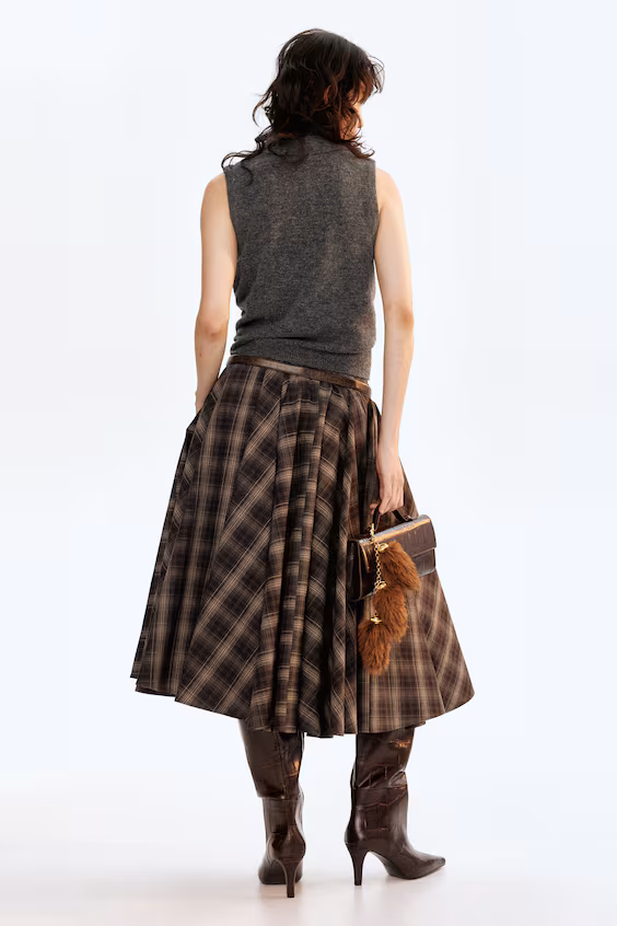 Жилет из меланжевой вязаной ткани с воротником