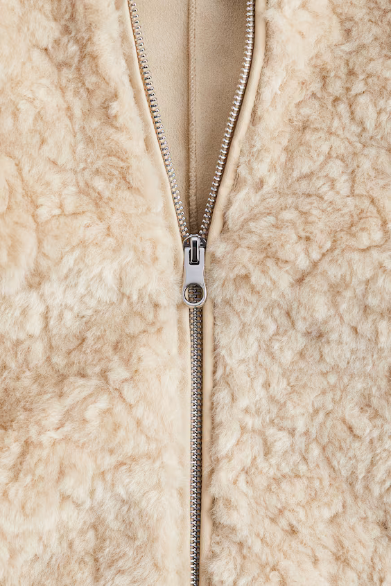 Плюшевое пальто с капюшоном