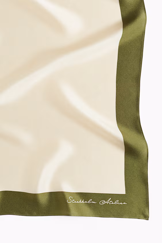 Шелковый платок с узором