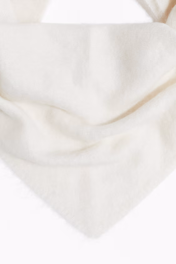 Треугольный шарф из мохера