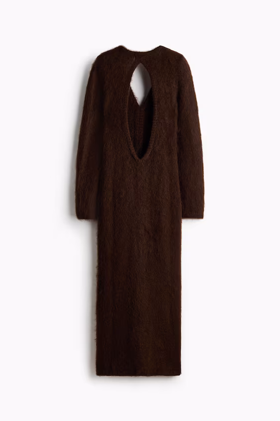 Платье из мохера с открытой спиной