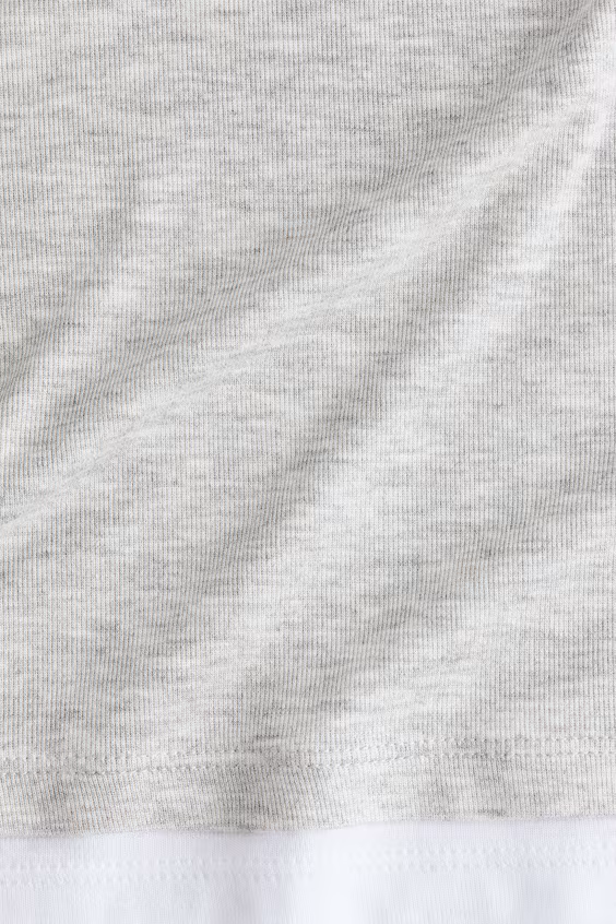 Свитер с эффектом слоев