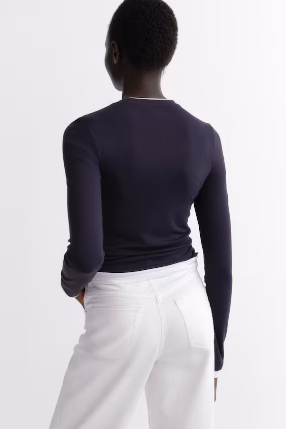 Свитер с эффектом слоев