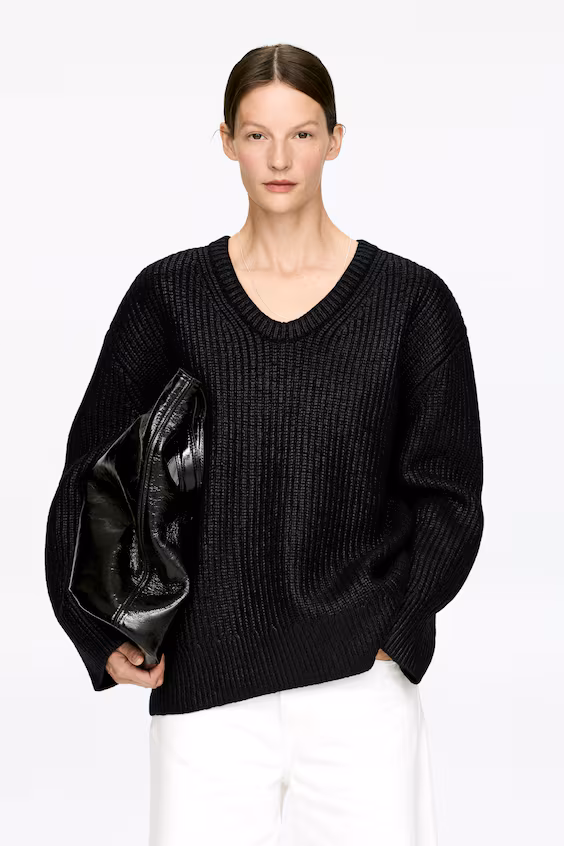 Покрытый шерстью свитер