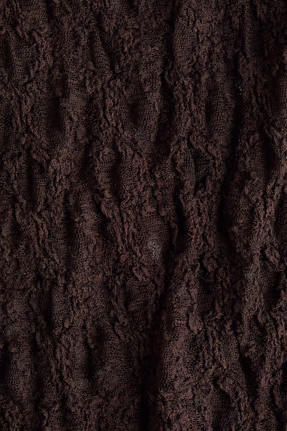 Асимметричный свитер с кружевным эффектом