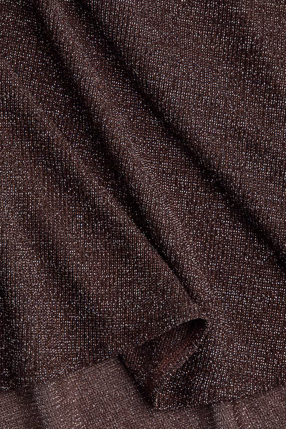 Свитер в стиле капы с блестящими нитями