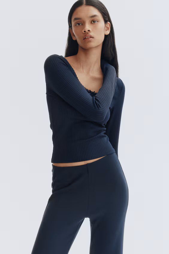 Брюки из тонкого вязаного полотна клеш