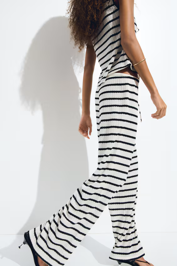 Брюки из легкой ткани на шнуровке