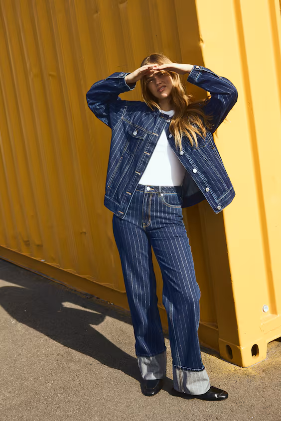 Джинсы широкие с ультравысокой посадкой и подворотами