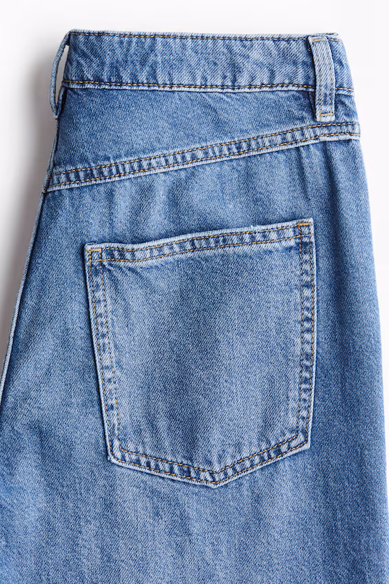 Широкие стандартные джинсы