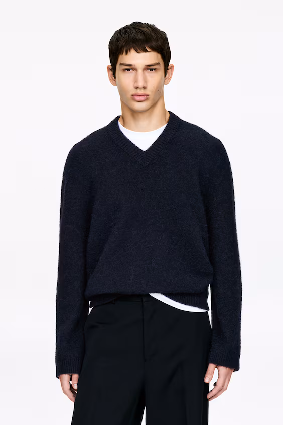 Свитер из альпаки в свободном стиле