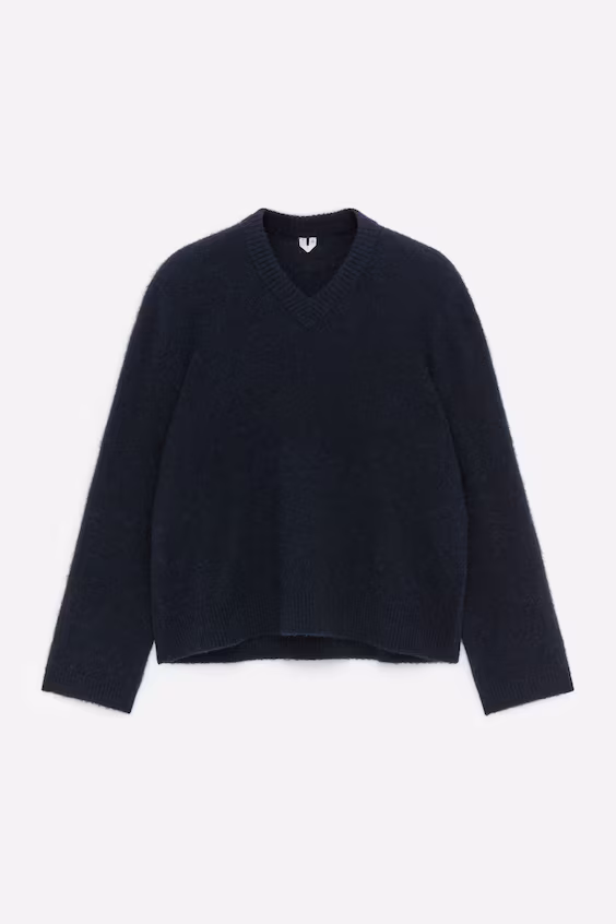 Свитер из альпаки в свободном стиле