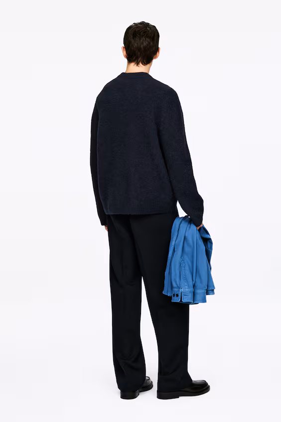 Свитер из альпаки в свободном стиле