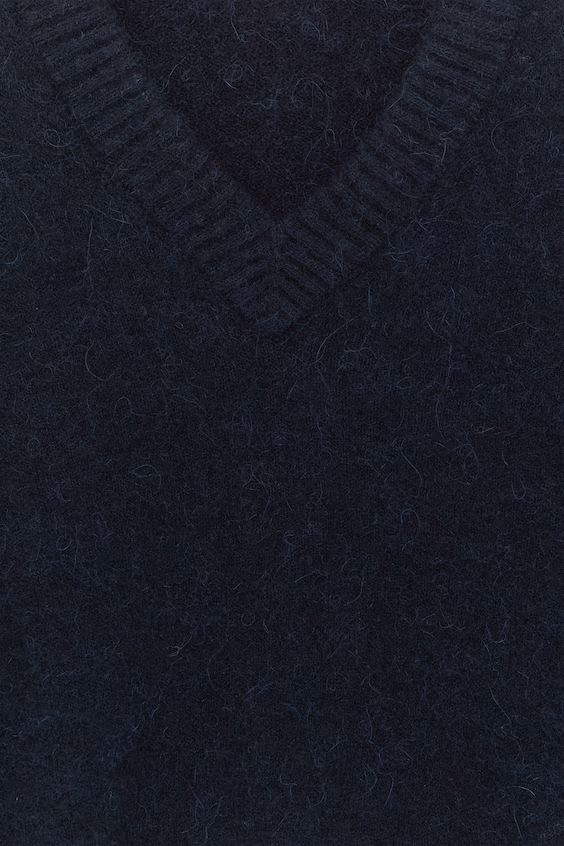 Свитер из альпаки в свободном стиле