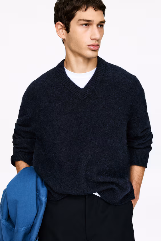 Свитер из альпаки в свободном стиле