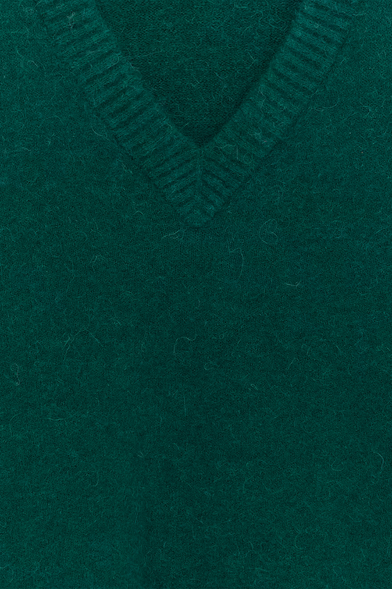 Свитер из альпаки в свободном стиле