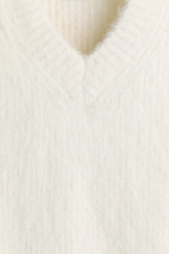 Жилет из альпаки в свободном крое