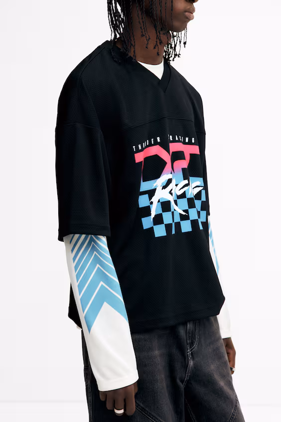 Футболка в сетку с принтом, свободного кроя