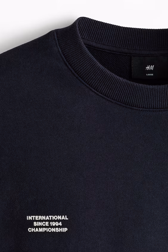 Толстовка с принтами, свободного кроя