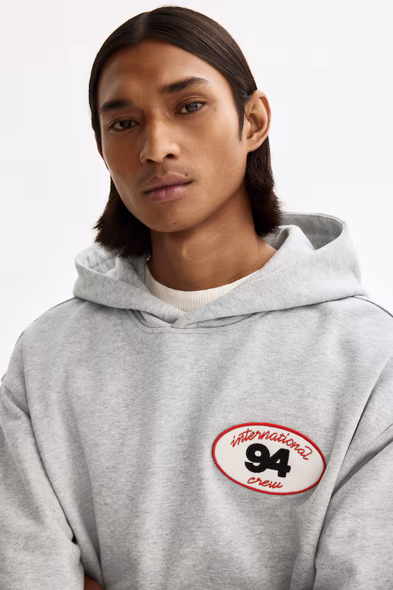 Толстовка с капюшоном и принтами, свободного кроя