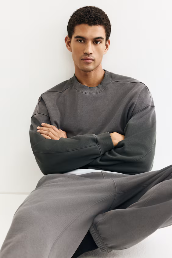 Комфортабельные спортивные брюки relaxed fit