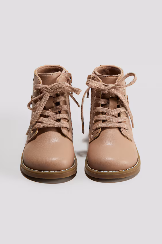 Ботинки на шнуровке