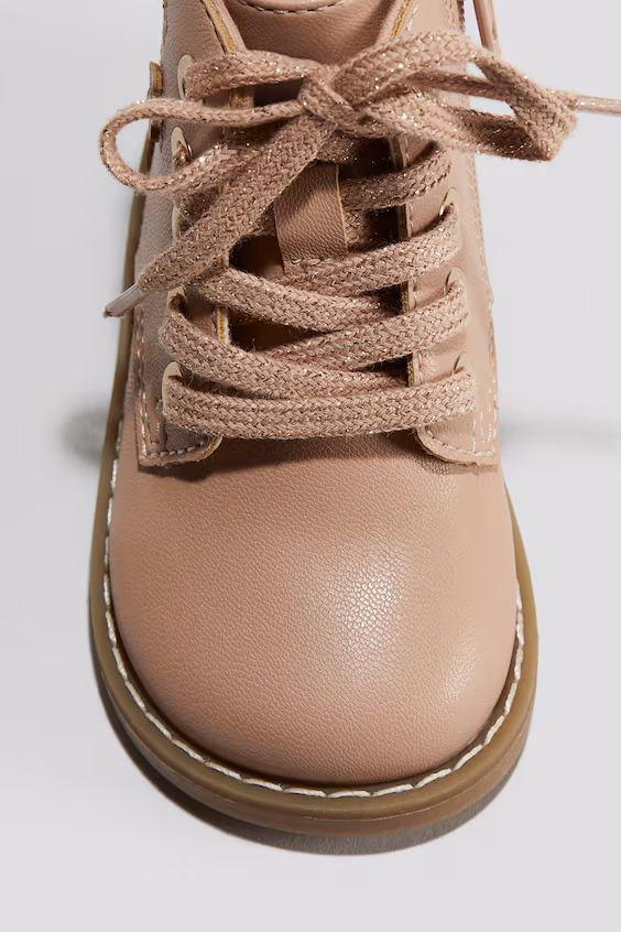 Ботинки на шнуровке