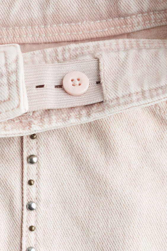 Юбка из джинсовой ткани с заклепками