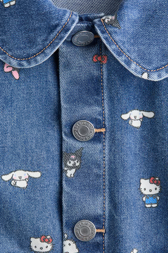 Джинсовка с принтом hello kitty