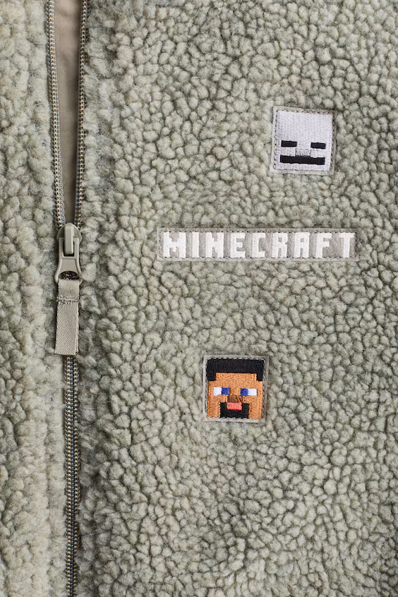 Плюшевая куртка с аппликациями