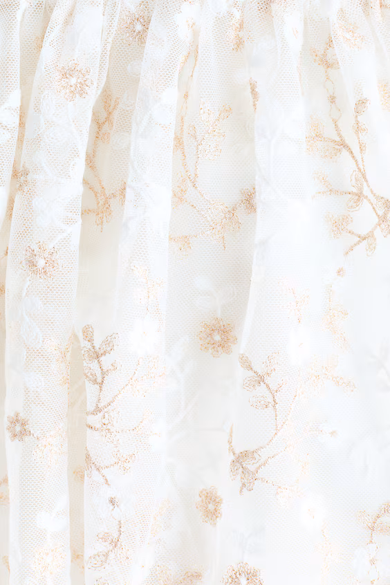 Платье из вышитого фатина