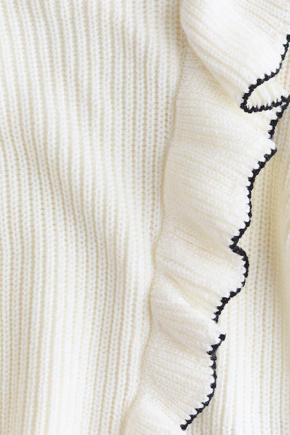 Свитер с оборками