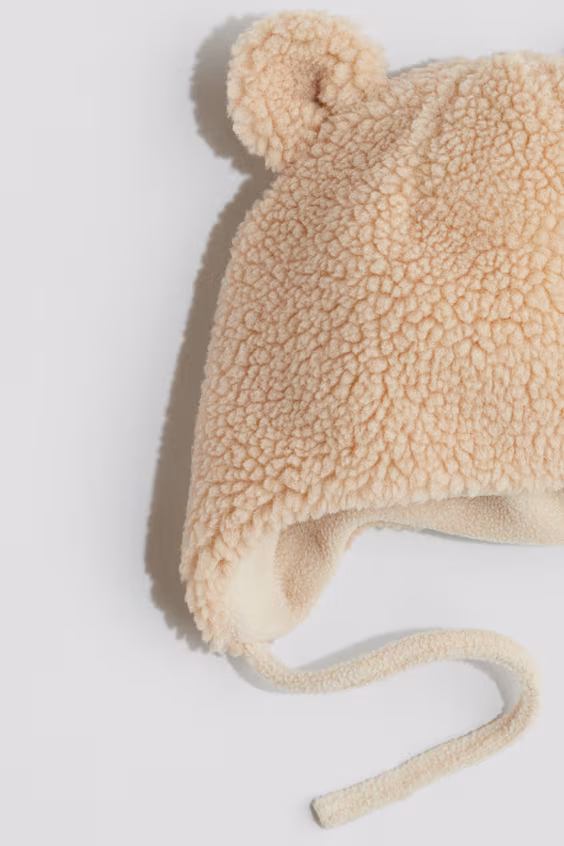 Шапка с ушками и подкладкой из флиса