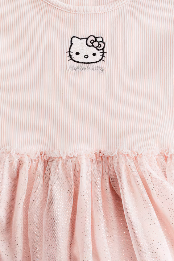 Платье из тюля с рисунком