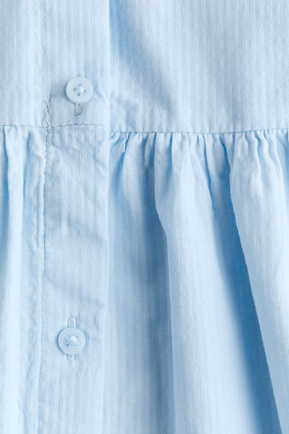 Платье без рукавов из ткани с морщинами