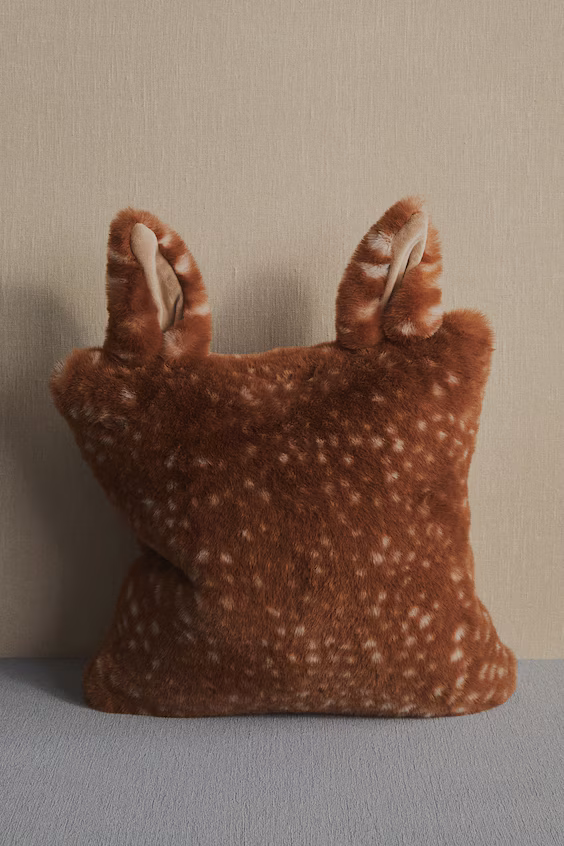 Меховая наволочка с аппликациями