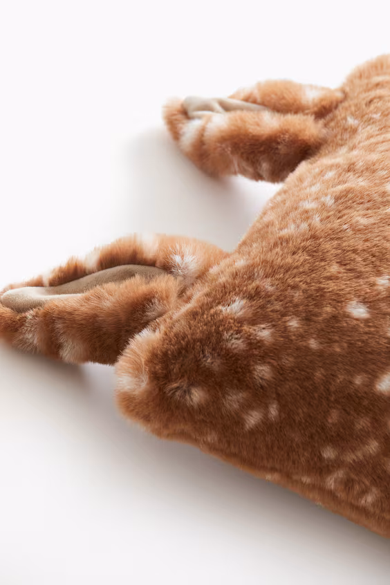 Меховая наволочка с аппликациями