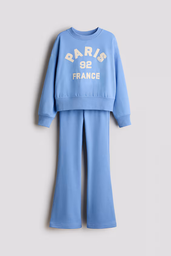 Костюм из свитшота и брюк