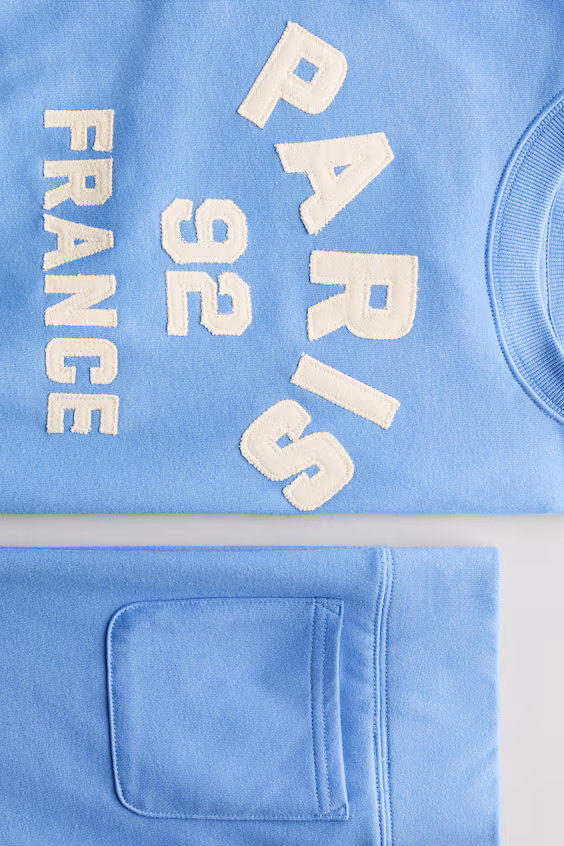 Костюм из свитшота и брюк