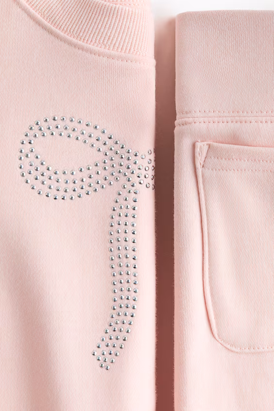 Костюм из свитшота и брюк