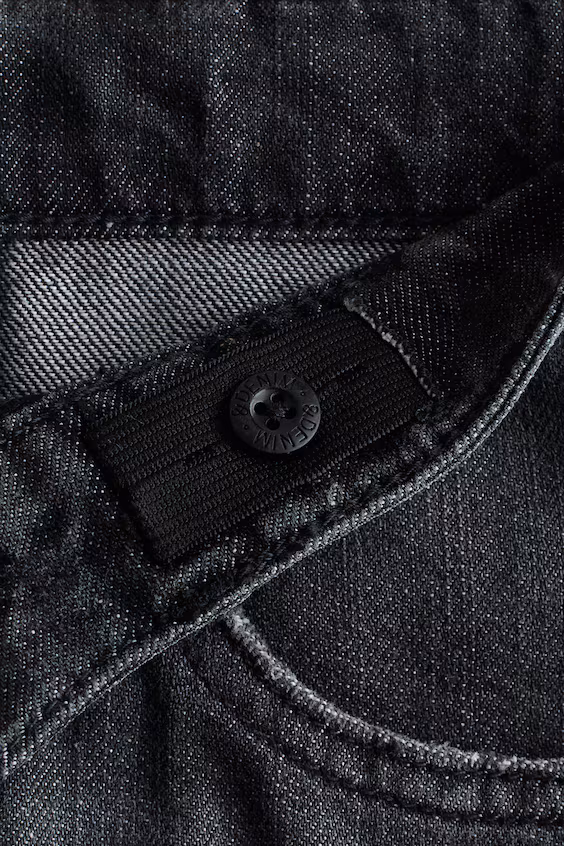 Джинсы с расклешенными штанинами