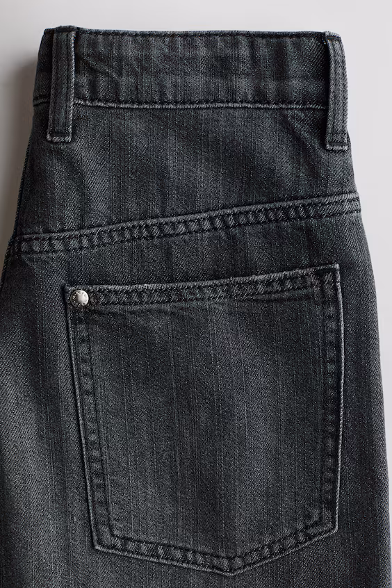 Джинсы с расклешенными штанинами