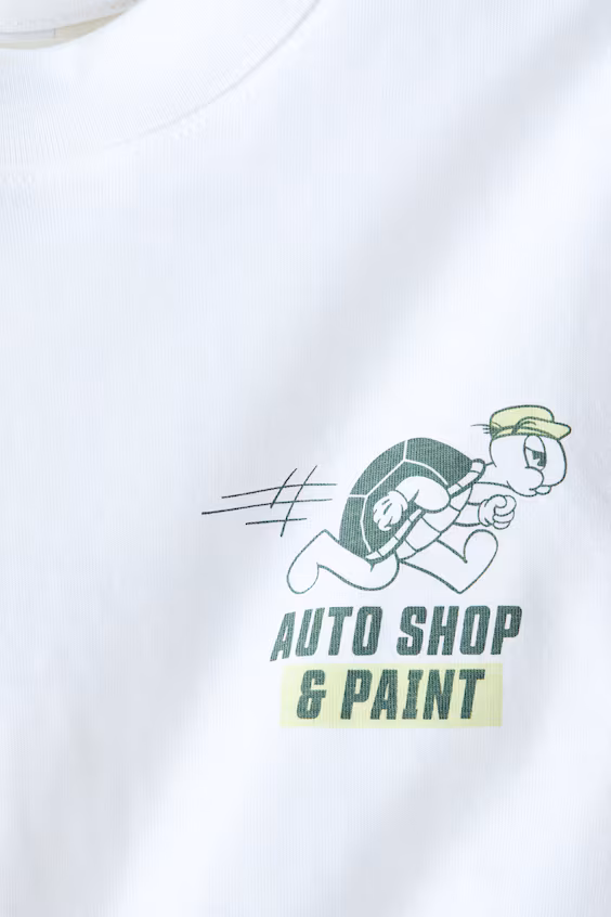 Футболка с расклешенным принтом