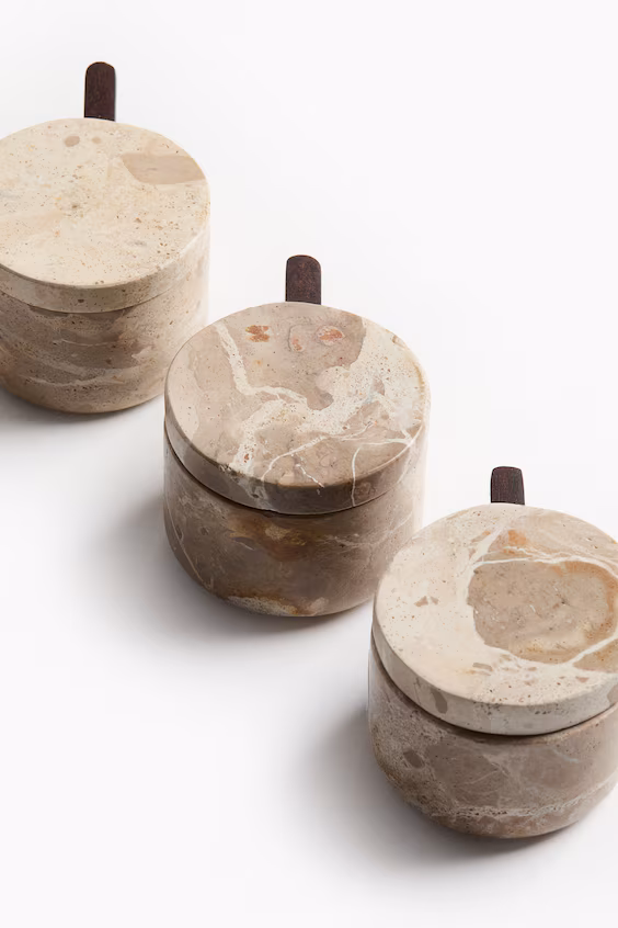 Пот для соли из мрамора