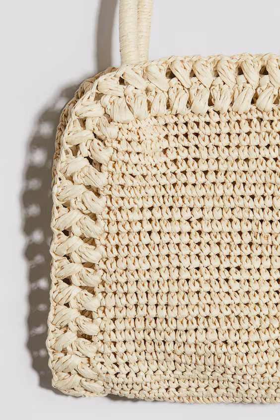 Сумочка через плечо из соломки