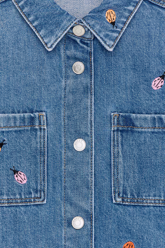 Рубашка с вышивкой из денима